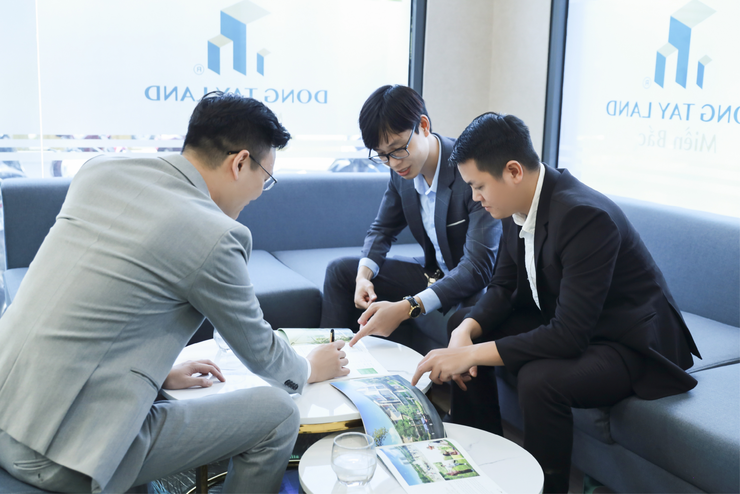Tuyển dụng chuyên viên kinh doanh Đông Tây Land Miền Bắc